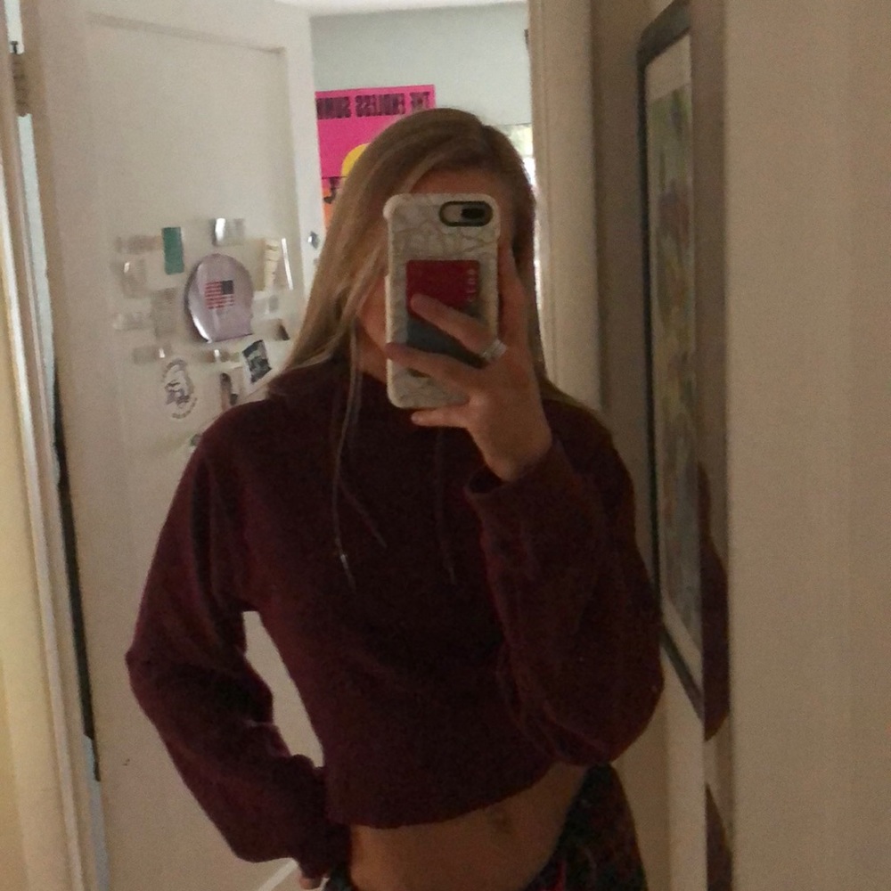 Dark red cropped hoodie!